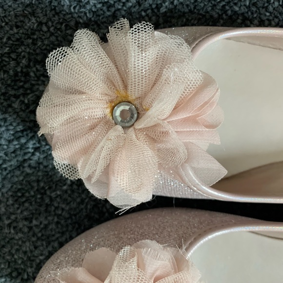 The Children’s Place - Glitter flats with mesh flower. - Picture 5 of 7